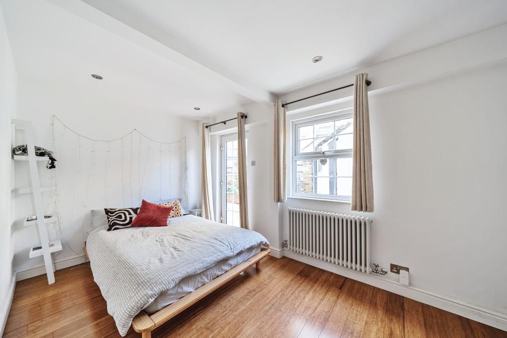 1 bed flat for sale in Richmond, Surrey TW9, £485,000