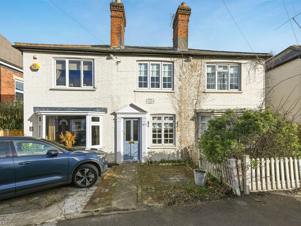 2 bed terraced house for sale in Brockenhurst Road, Ascot SL5, £425,000