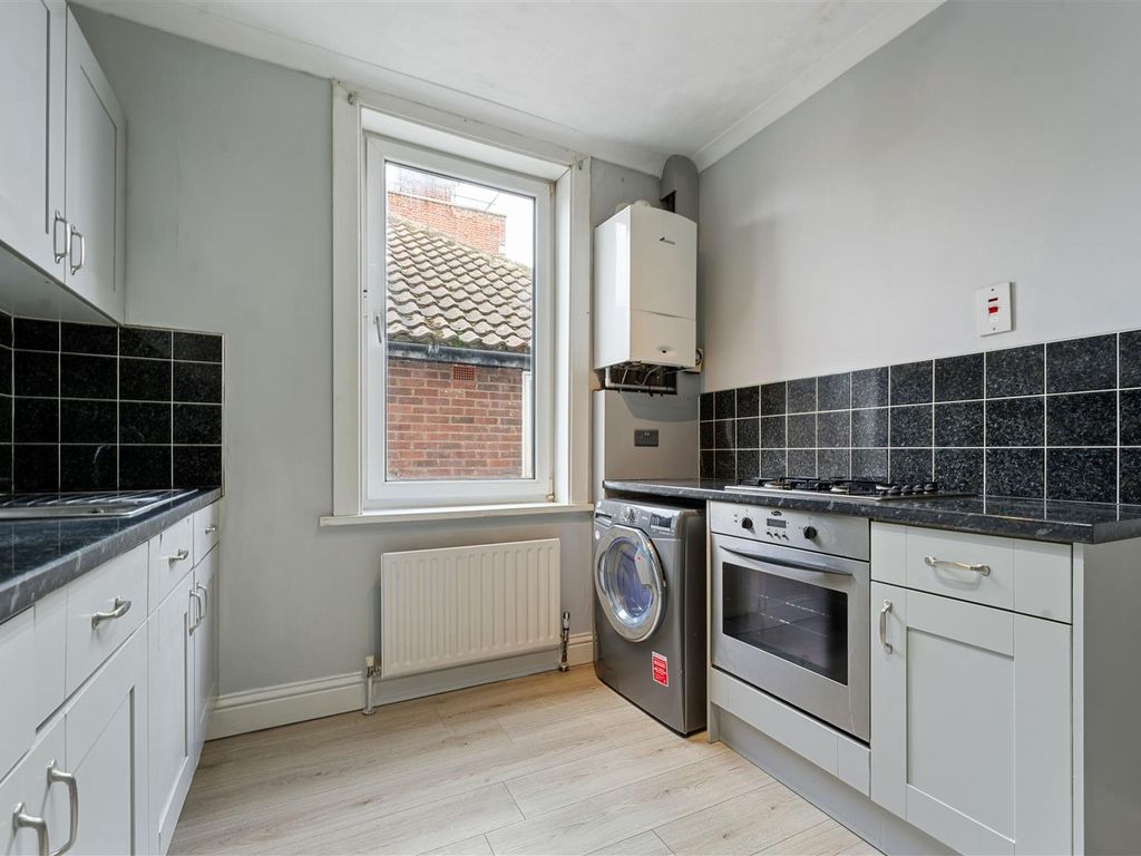 1 bed flat for sale in Kingston Road, Norbiton, Kingston Upon Thames KT1, £265,000