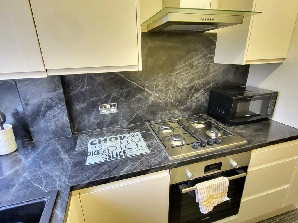 1 bed flat for sale in Kensington Grove, Denton, Manchester M34, £104,500