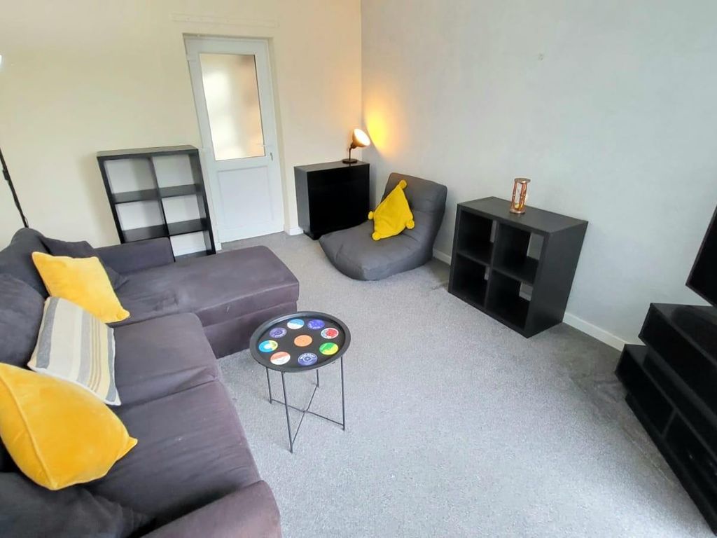 1 bed flat for sale in Kensington Grove, Denton, Manchester M34, £104,500