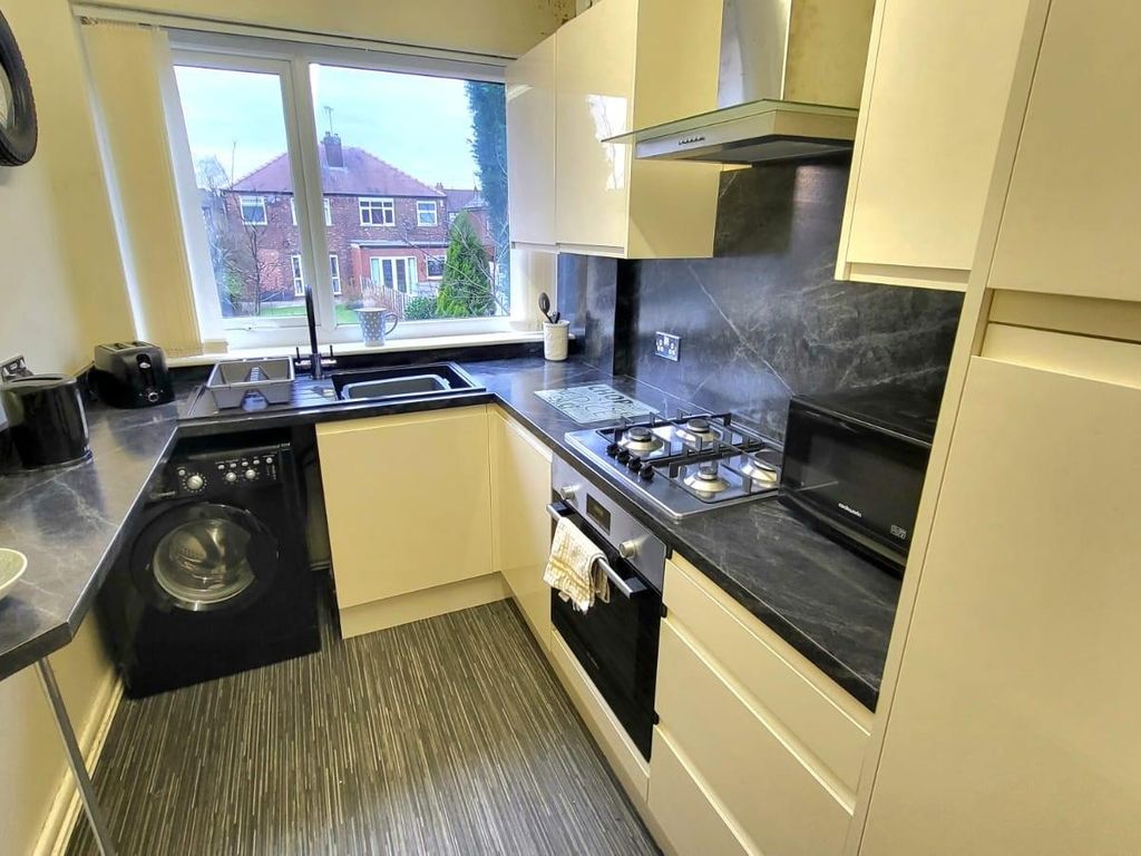 1 bed flat for sale in Kensington Grove, Denton, Manchester M34, £104,500