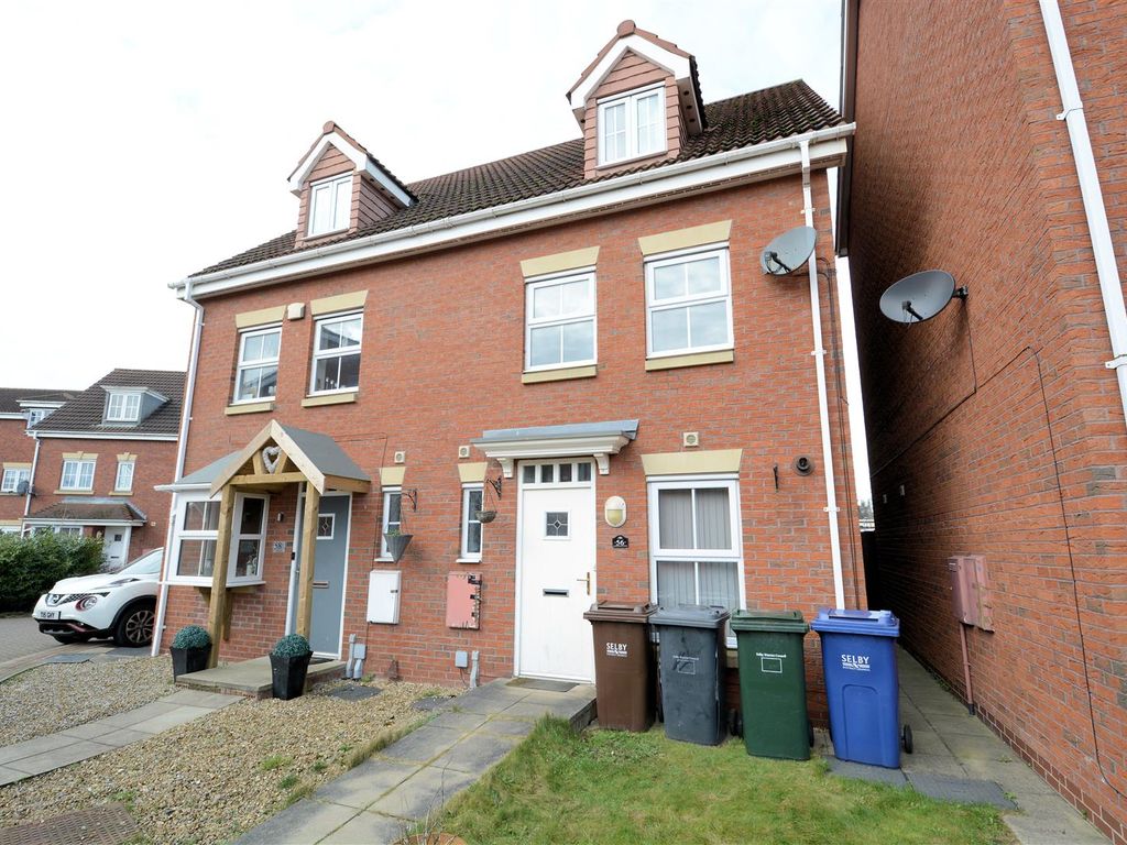 3 bed property to rent in The Haven, Selby YO8, £850 pcm