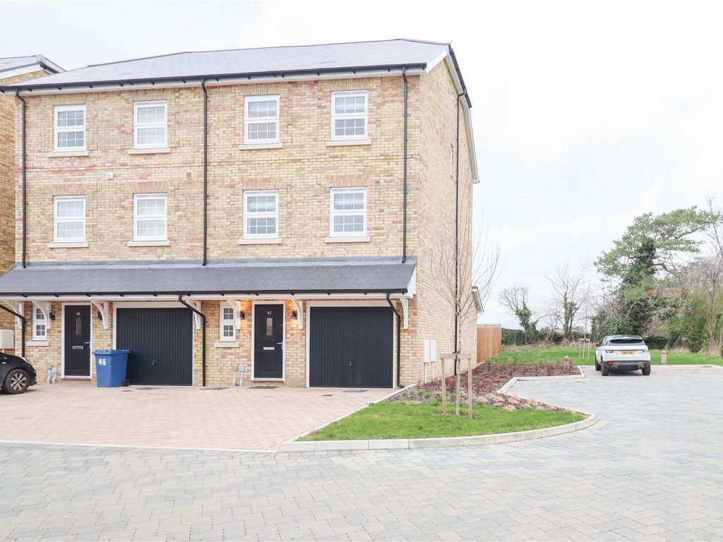 4 bed town house to rent in Tutte Gardens, Newmarket CB8, £2,200 pcm