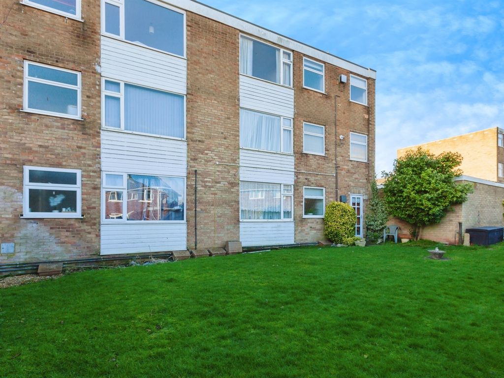 2 bed flat for sale in Griffin Close, Shepshed, Loughborough LE12, £100,000