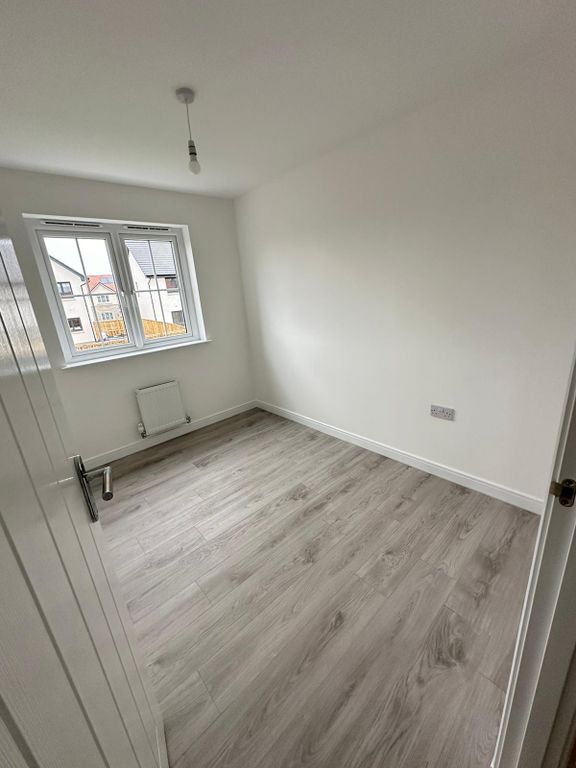 3 bed detached house to rent in Keggie Avenue, Edinburgh EH17, £1,800 pcm
