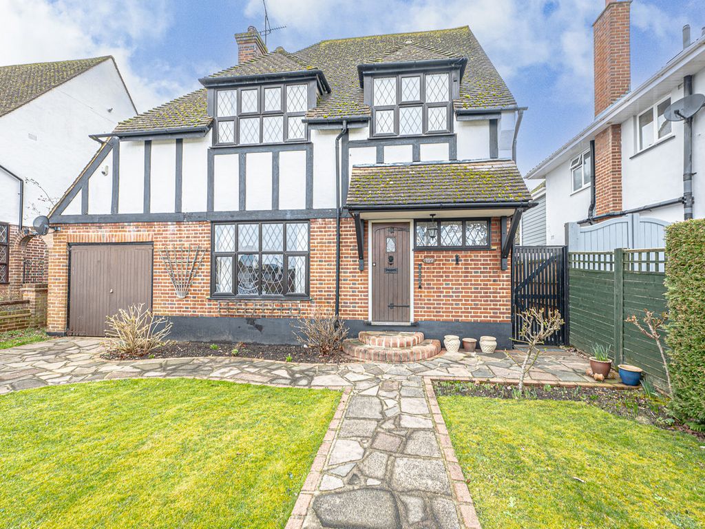 3 bed detached house for sale in Woodside, Leigh-On-Sea SS9, £800,000