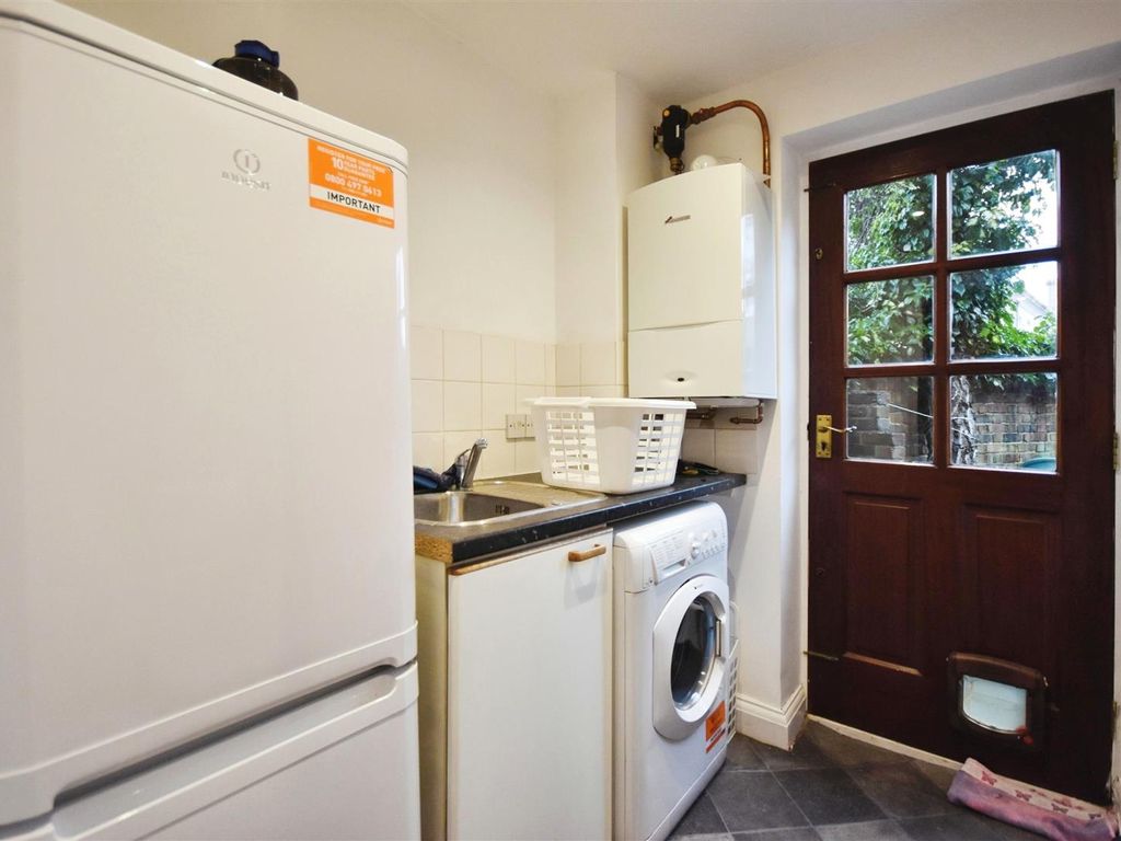 3 bed terraced house for sale in Caxton Mews, The Butts, Brentford TW8, £775,000