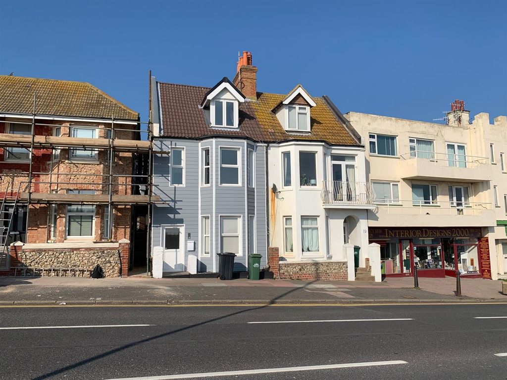 3 bed flat to rent in Marine Drive, Rottingdean, Brighton BN2, £1,750 pcm