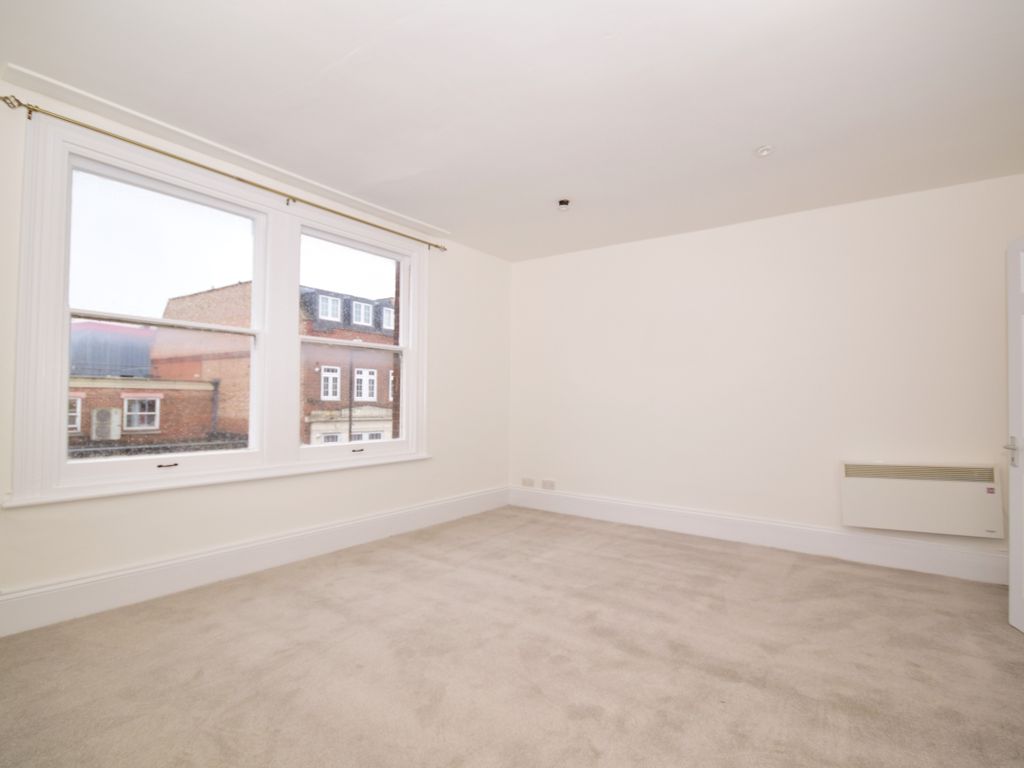 1 bed flat to rent in South End, South Croydon CR0, £1,200 pcm