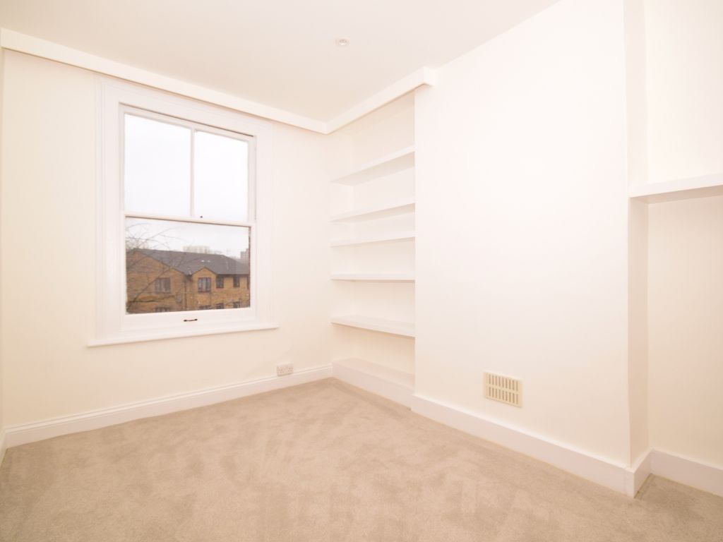 1 bed flat to rent in South End, South Croydon CR0, £1,200 pcm