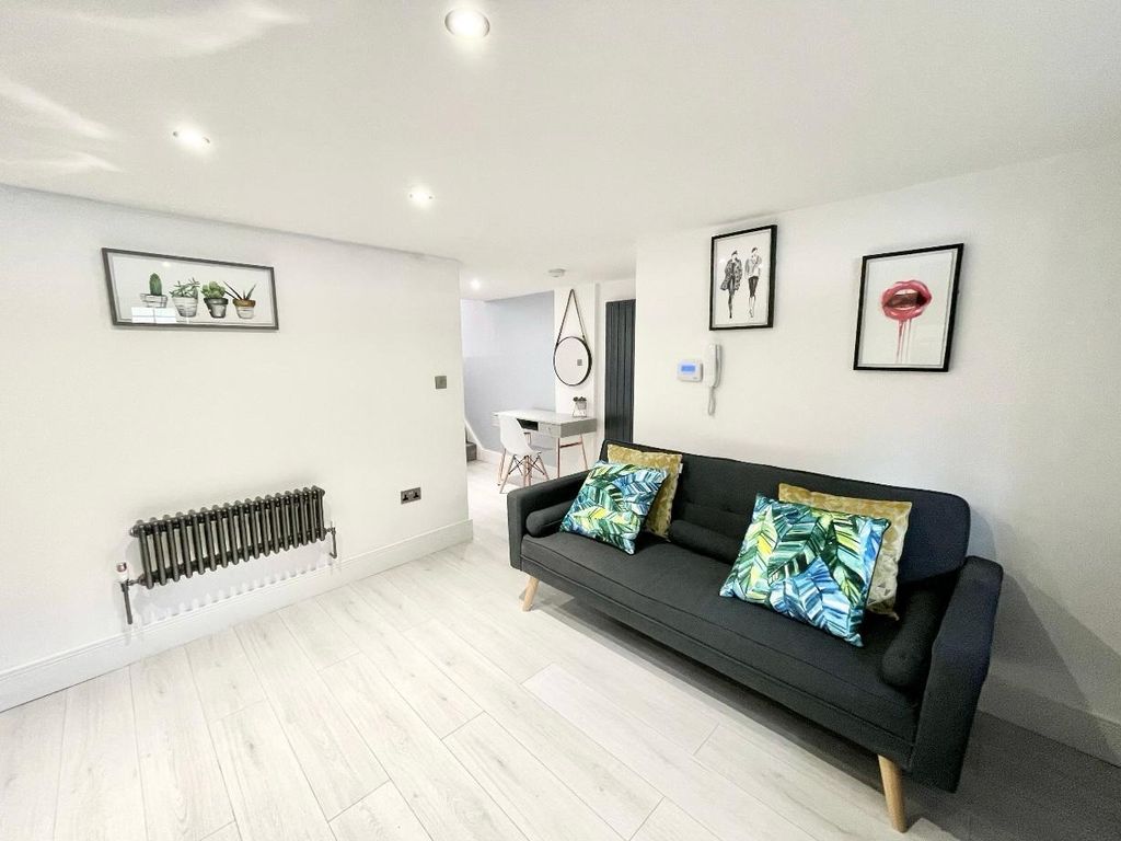 1 bed flat to rent in Queen Street, York YO24, £1,350 pcm