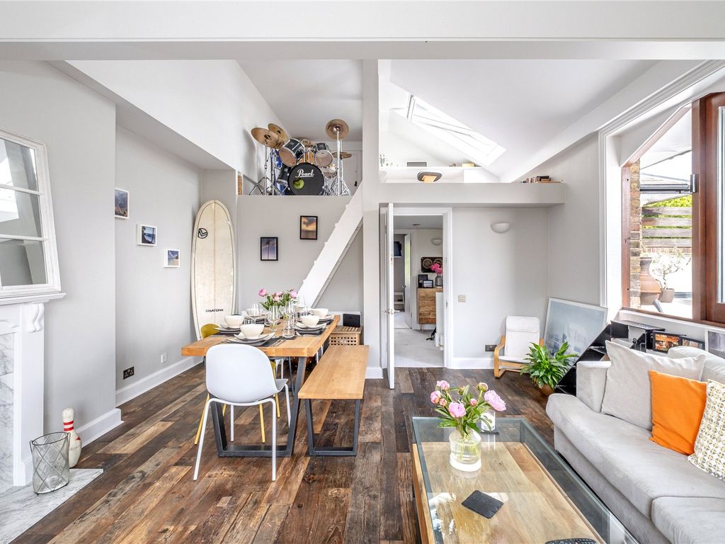 2 bed flat for sale in Shooters Hill Road, London SE3, £650,000