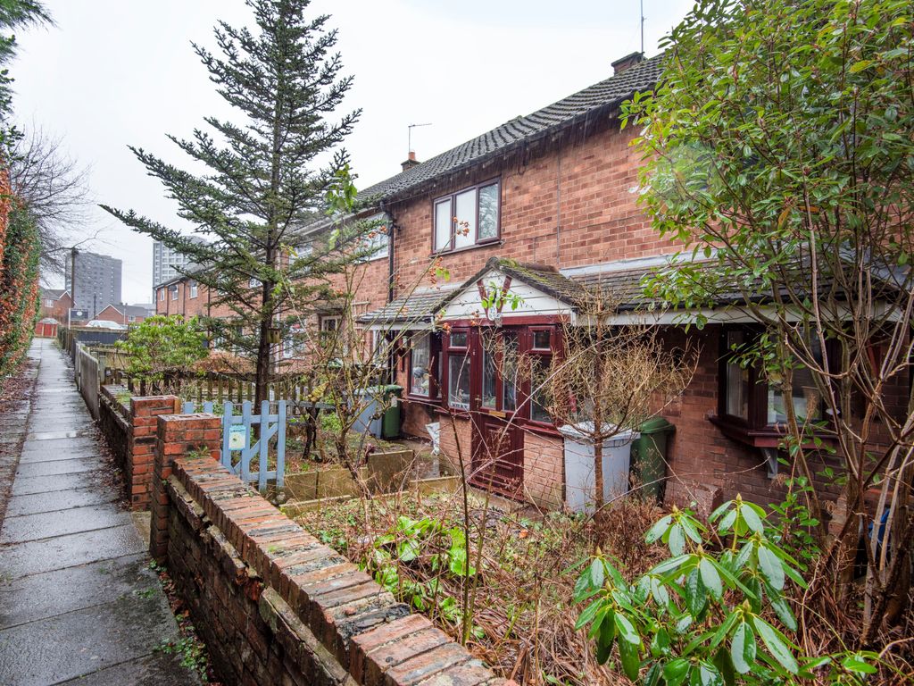 3 bed terraced house for sale in Balmoral Crescent, Macclesfield SK10, £198,950