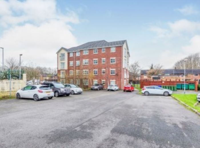 2 bed flat for sale in Wordsworth Road, Manchester M34, £100,000