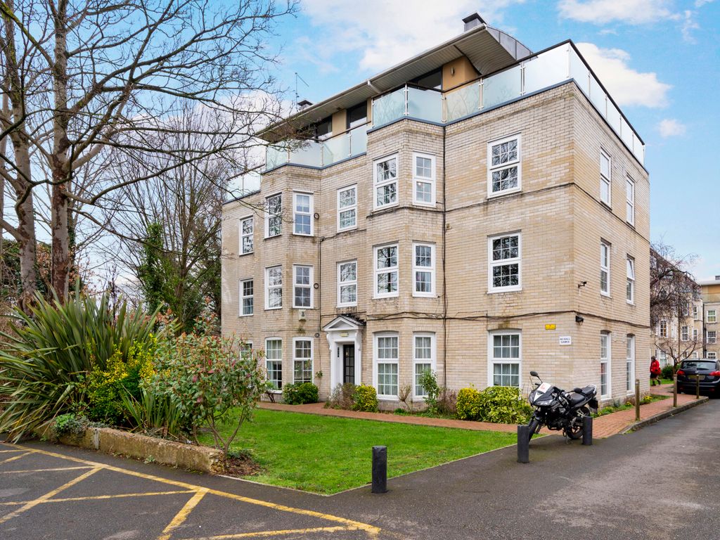 2 bed flat for sale in West Barnes Lane, New Malden KT3, £385,000