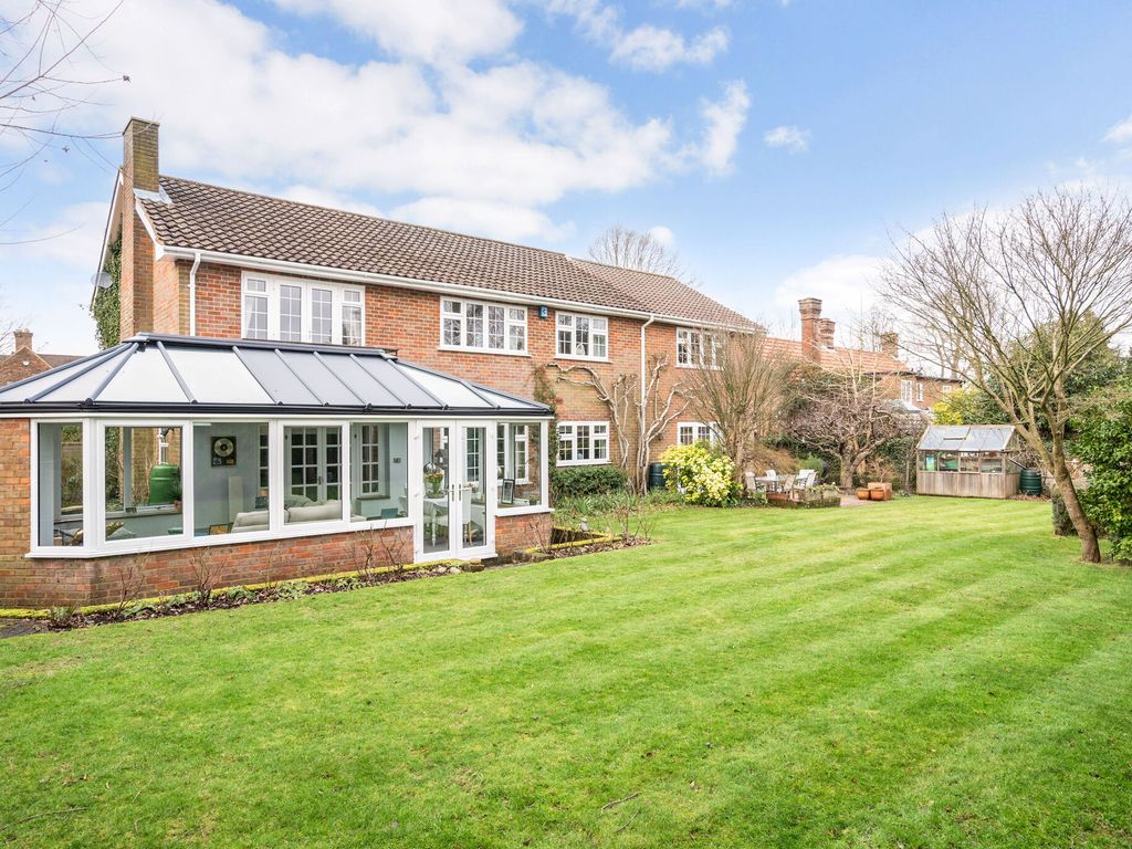 5 bed detached house for sale in Oakway, Amersham HP6, £1,695,000