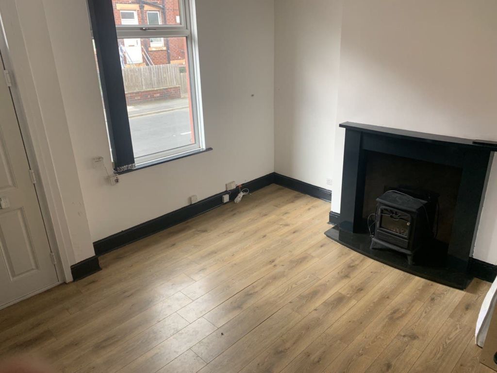 1 bed terraced house to rent in Shafton View, Leeds LS11, £675 pcm