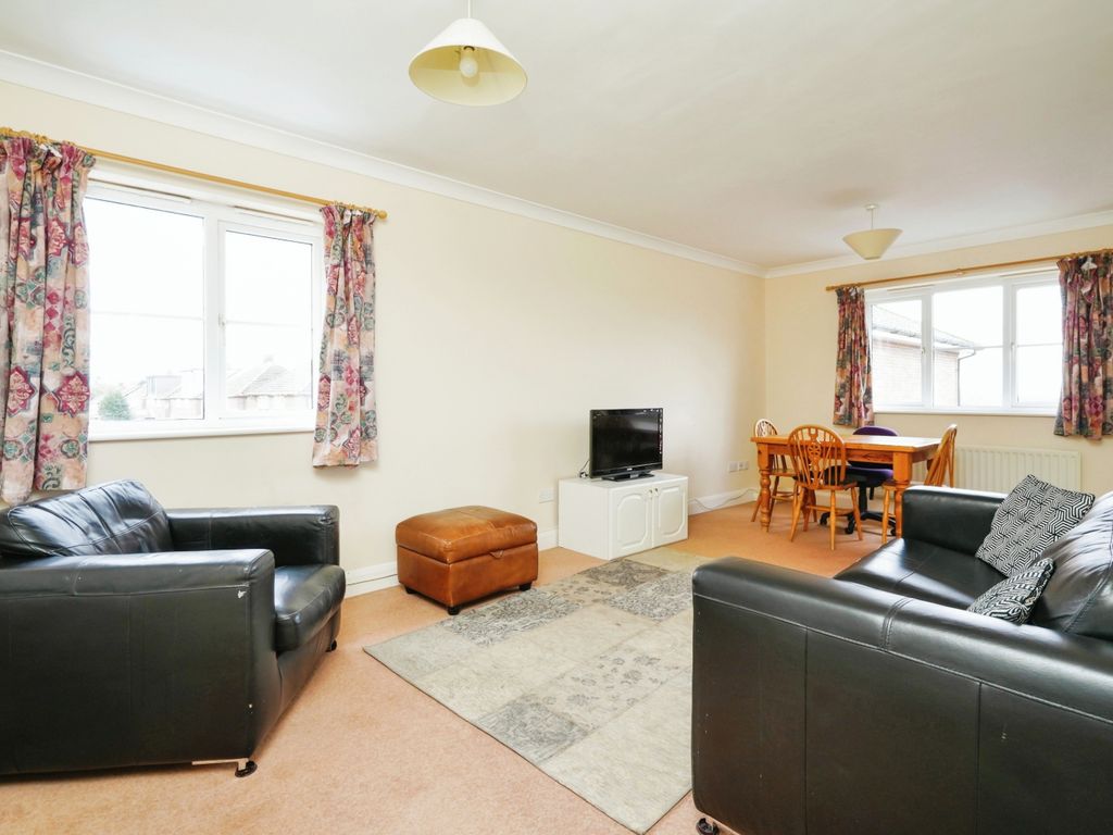 2 bed flat for sale in Chestnut Road, Oxford OX2, £300,000
