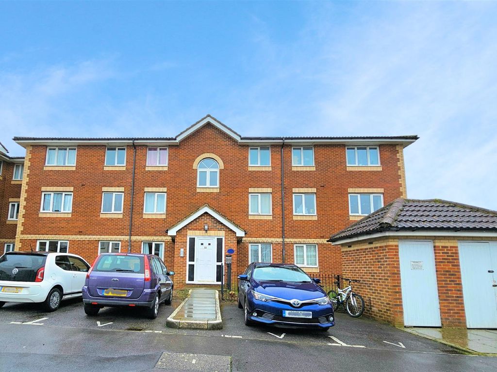 2 bed flat for sale in Broad Oak Close, Eastbourne BN23, £170,000