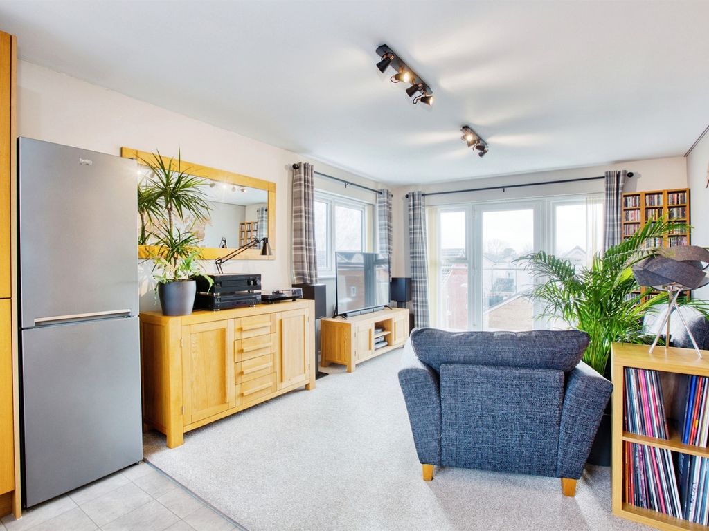 2 bed flat for sale in Mardons Close, Westfield, Radstock BA3, £190,000