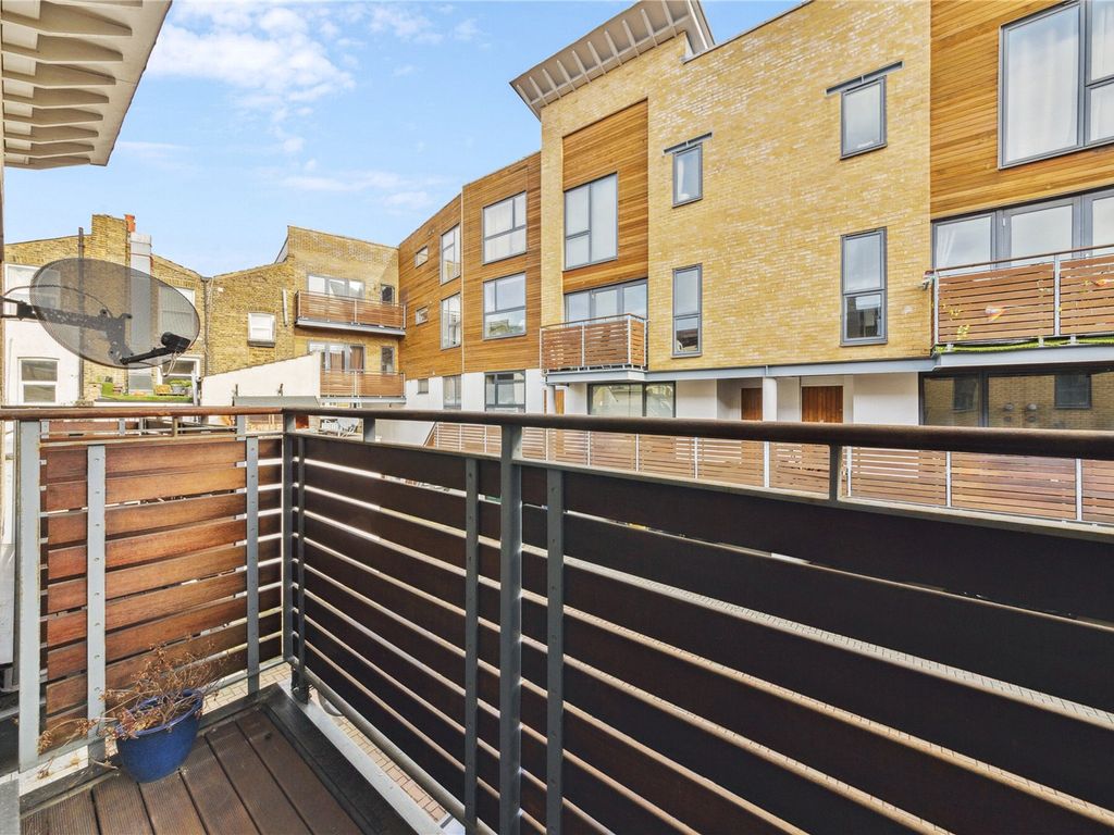 2 bed mews house for sale in Acre Lane, London SW2, £725,000
