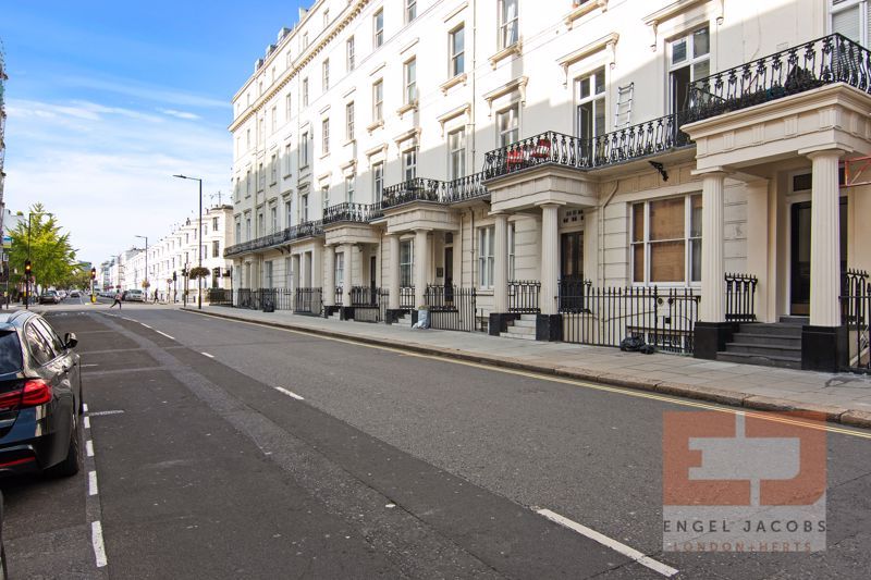 1 bed flat for sale in Gloucester Terrace, London W2, £399,999