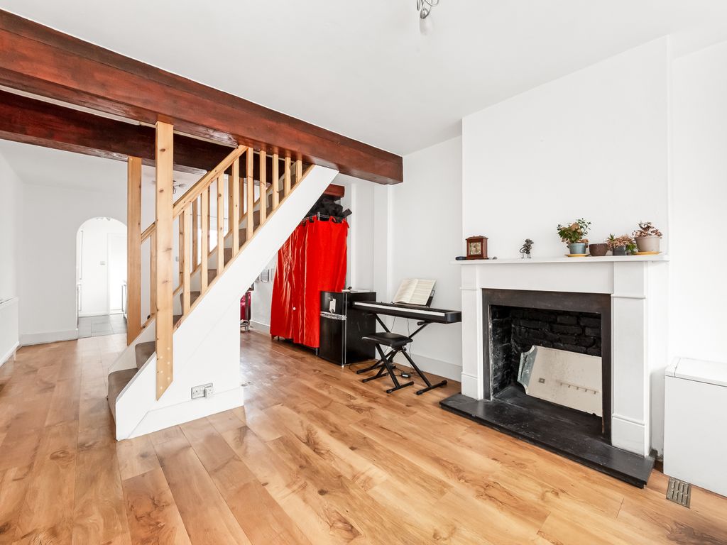 2 bed terraced house for sale in Selsdon Road, South Croydon CR2, £345,000