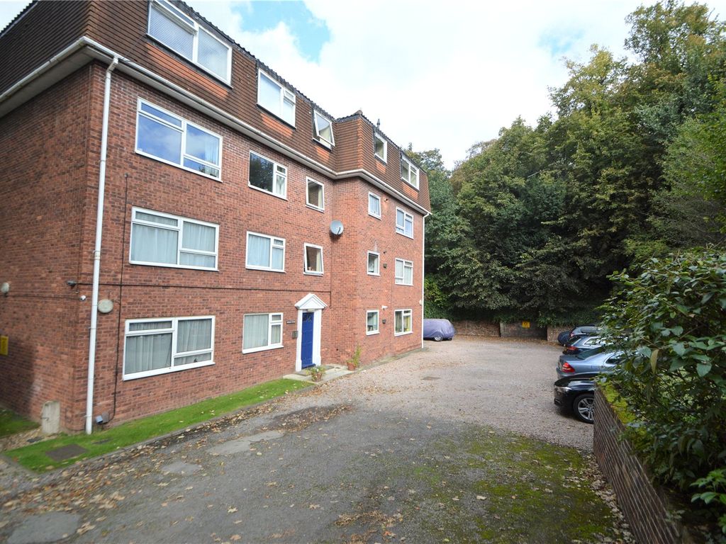 1 bed flat to rent in Deepdale Court, 2A Birdhurst Avenue, South Croydon CR2, £1,350 pcm