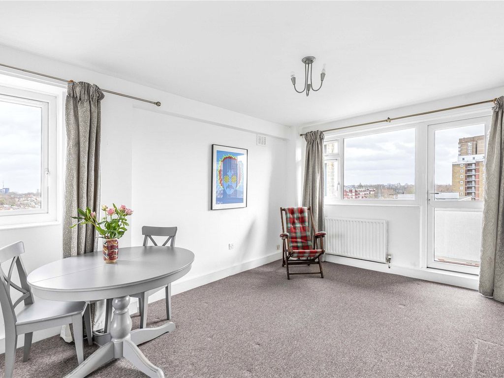 1 bed flat for sale in Lindsay Court, Battersea High Street, Battersea SW11, £325,000