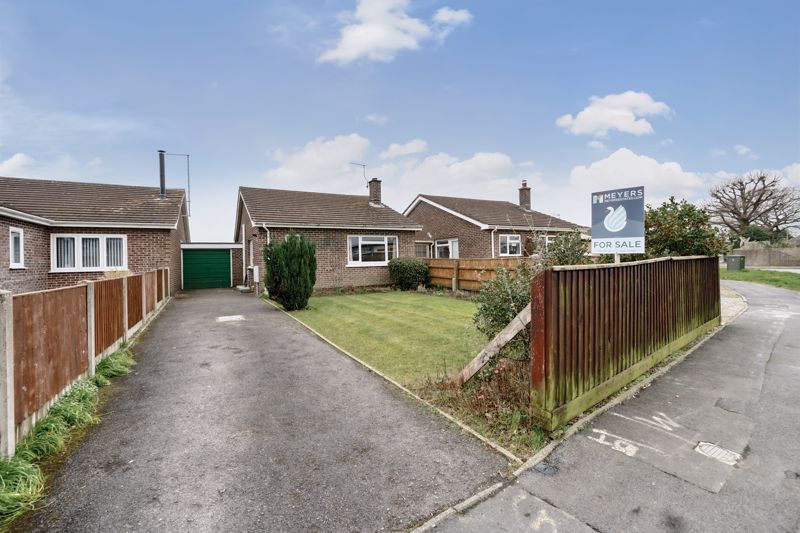 2 bed bungalow for sale in Meadow Lane, Wool BH20, £325,000
