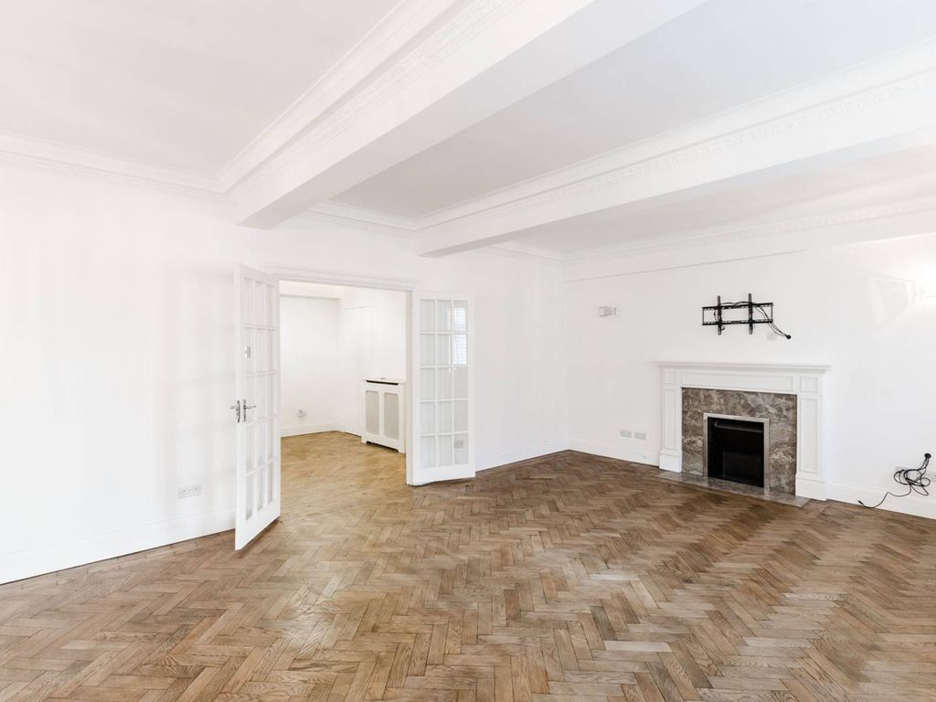 3 bed flat to rent in Baker Street, Baker Street, London NW1, £6,000 pcm