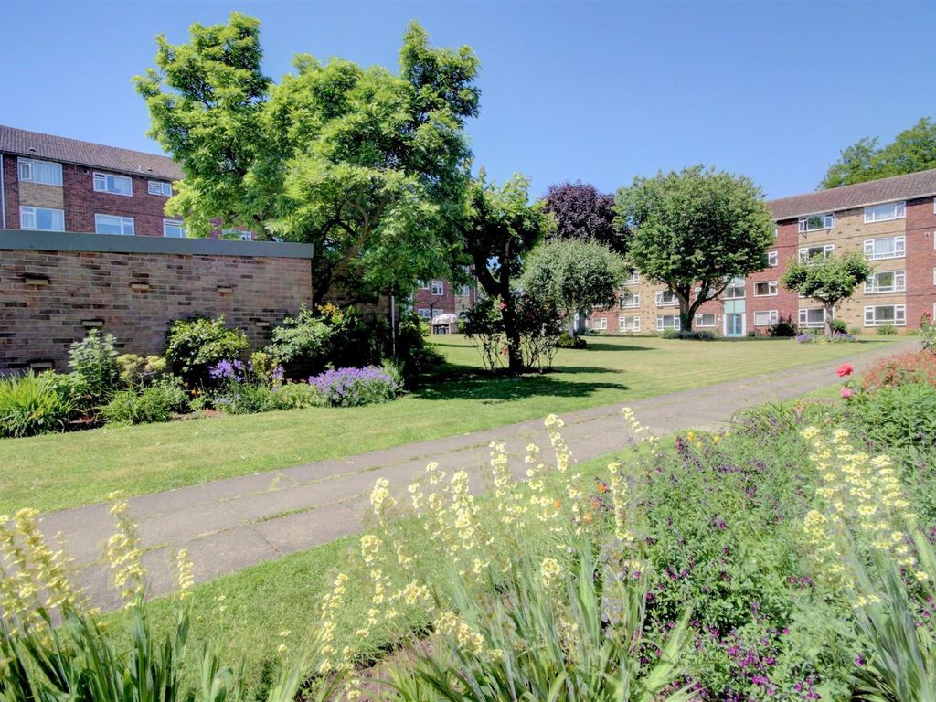 2 bed flat for sale in St. Nicholas Street, Coventry CV1, £140,000