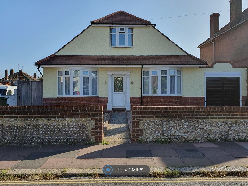 5 bed detached house to rent in Ladydell Road, Worthing BN11, £2,600 pcm
