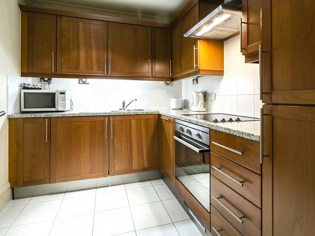 1 bed flat for sale in West Block, County Hall Apartments, London SE1, £475,000