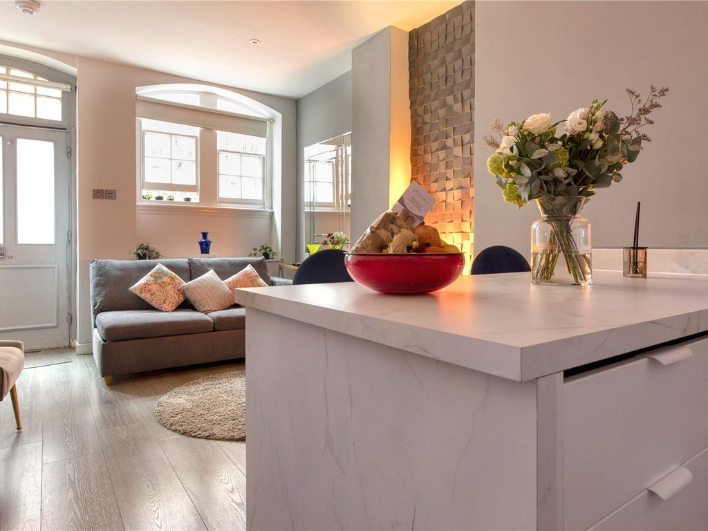 1 bed flat for sale in Draycott Place, London SW3, £725,000