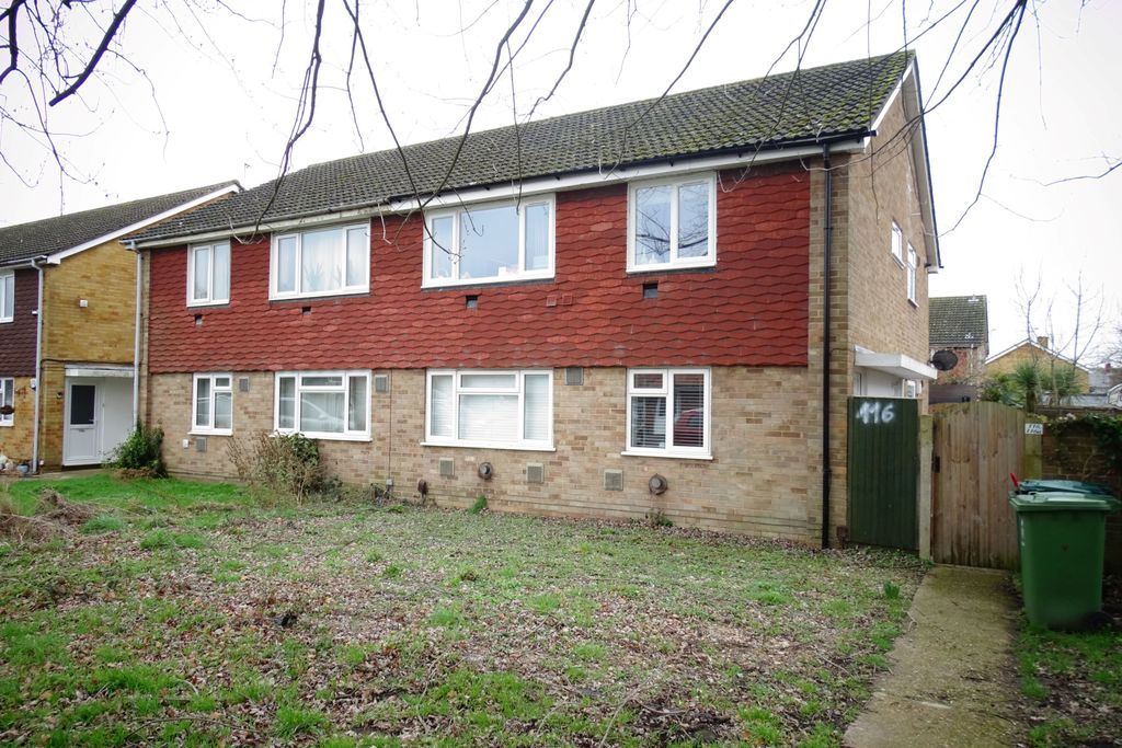 2 bed maisonette for sale in Hithermoor Road, Stanwell Moor TW19, £275,000
