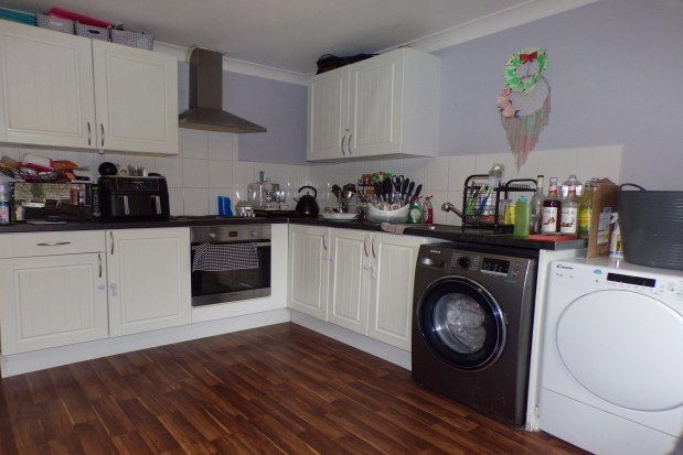 3 bed end terrace house to rent in Hurn Road, Ringwood BH24, £1,300 pcm