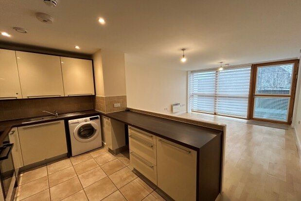 3 bed flat to rent in Broad Road, Sale M33, £1,300 pcm