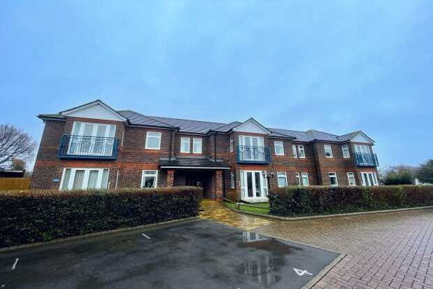 2 bed flat to rent in St. Leonards Avenue, Hayling Island PO11, £1,150 pcm