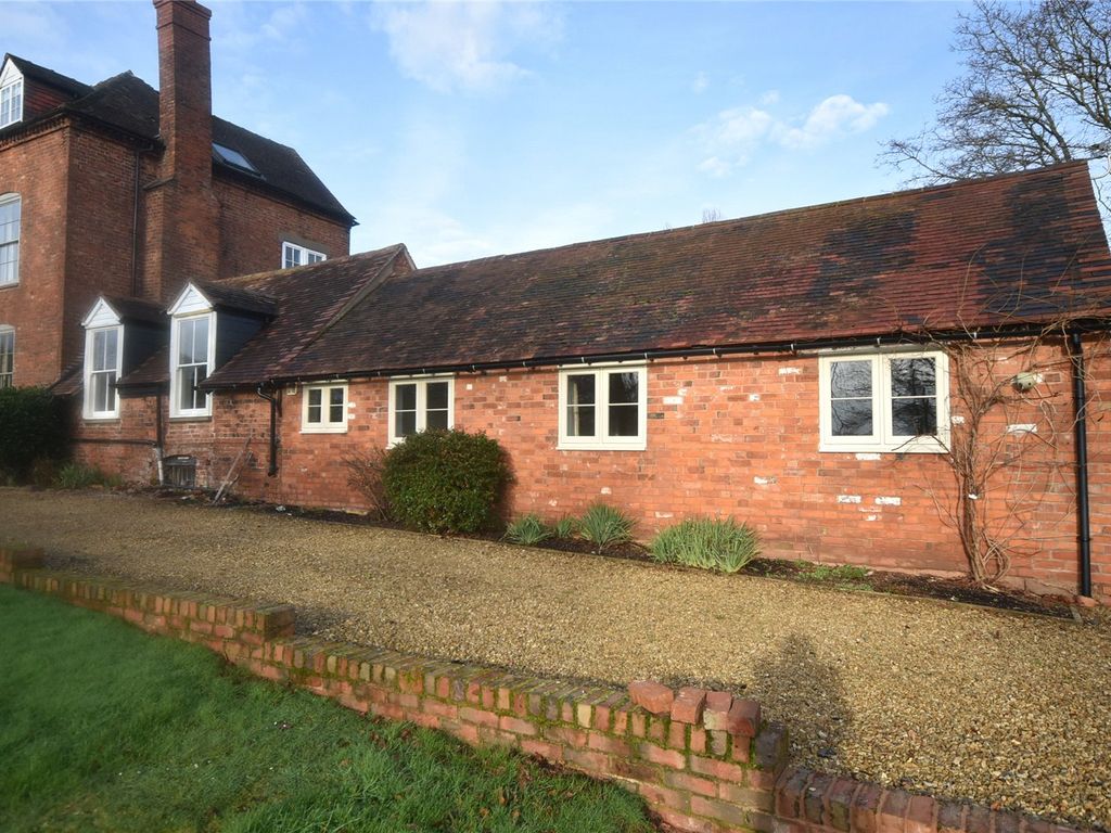 3 bed flat to rent in Fair Tree Farm, Little Marcle Road, Ledbury, Herefordshire HR8, £900 pcm