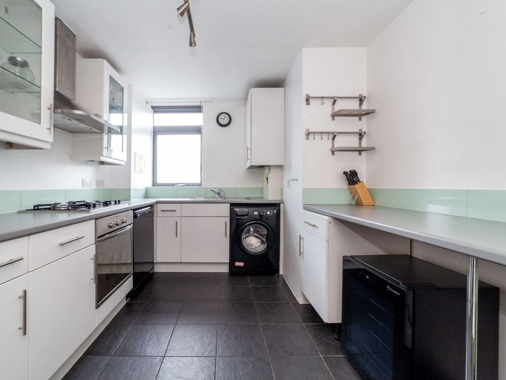 2 bed flat to rent in Caledonian Road, London N7, £4,298 pcm