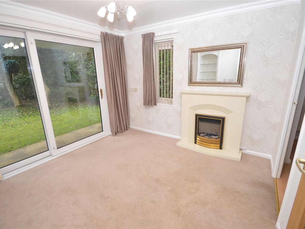 1 bed flat for sale in Ireland Crescent, Leeds, West Yorkshire LS16, £80,000