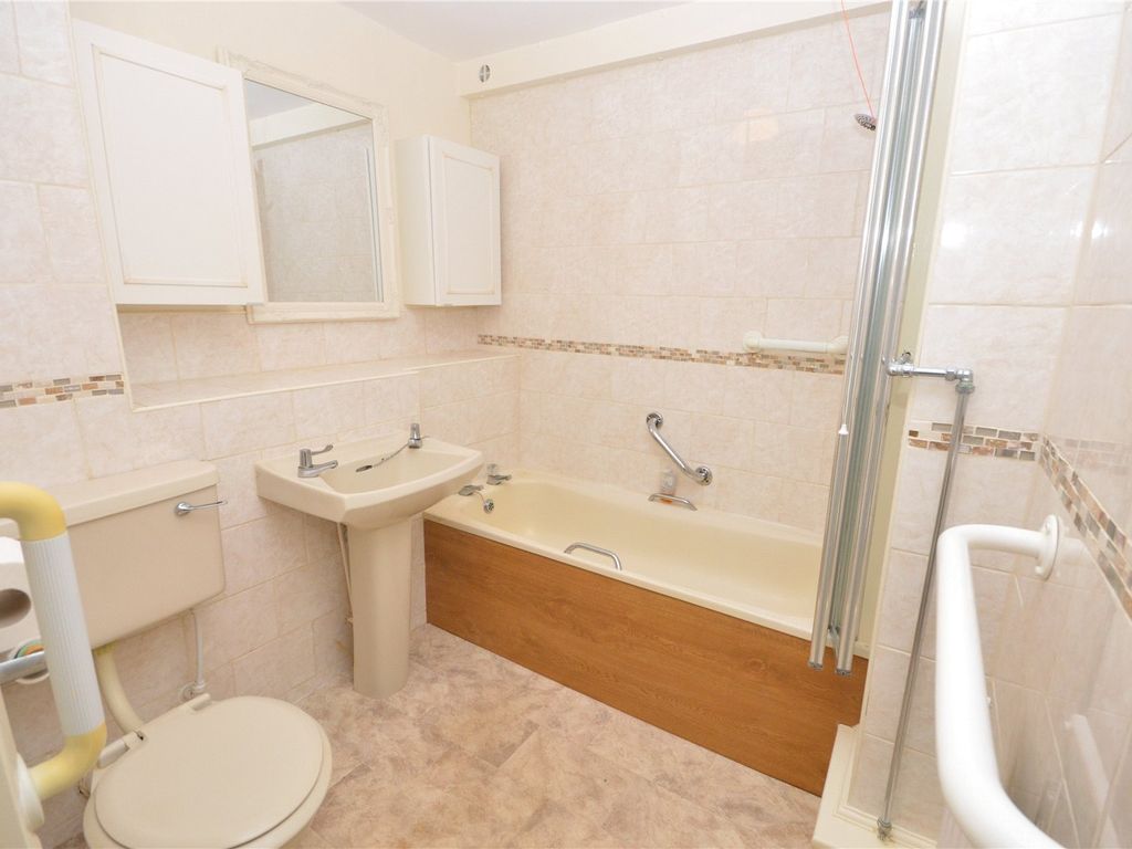 1 bed flat for sale in Ireland Crescent, Leeds, West Yorkshire LS16, £80,000