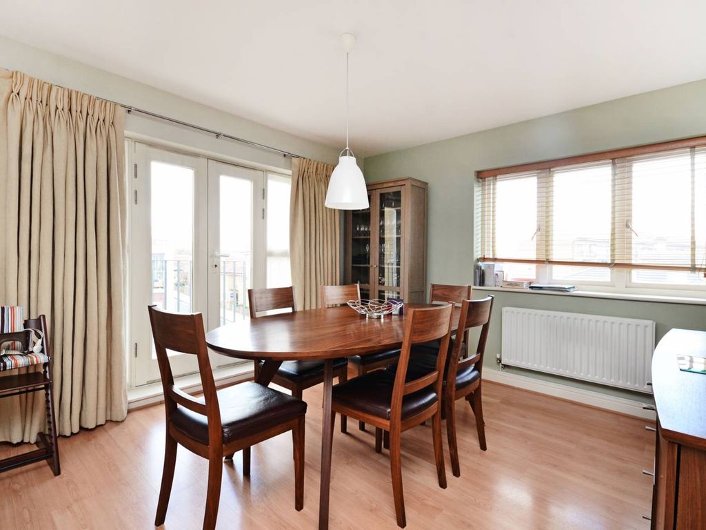 3 bed flat for sale in Prince Edward Road, Hackney Wick, London E9, £650,000