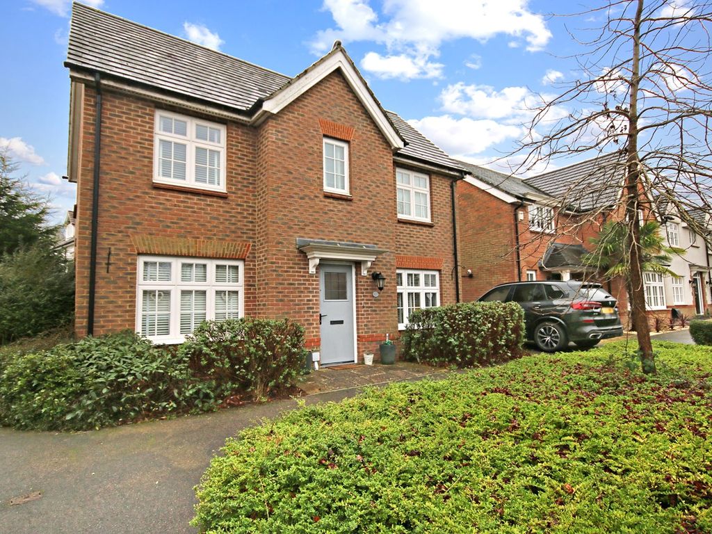 4 bed detached house for sale in Field Drive, Crawley Down RH10, £580,000