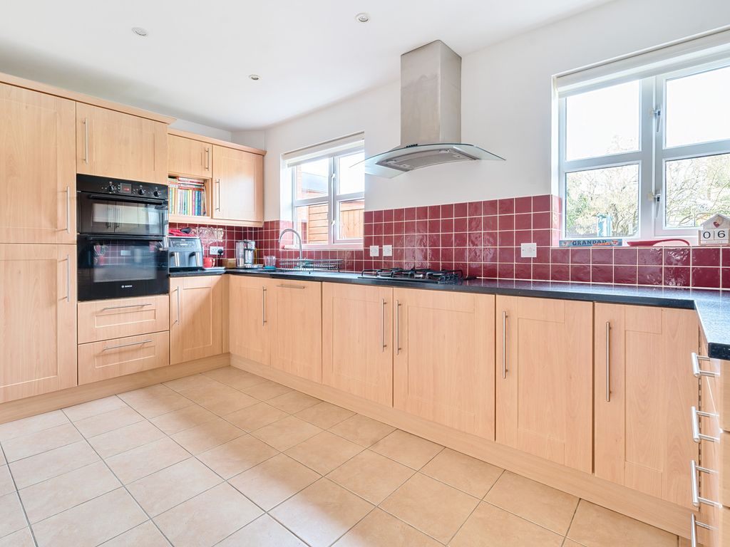 4 bed detached house for sale in Lodsworth, Farnborough GU14, £600,000