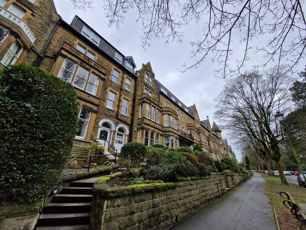 2 bed flat to rent in Valley Drive, Harrogate HG2, £900 pcm