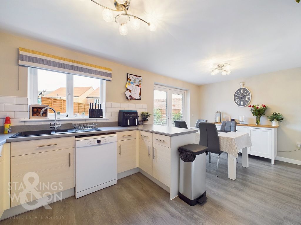 3 bed detached house for sale in Harrier Way, Diss IP22, £315,000