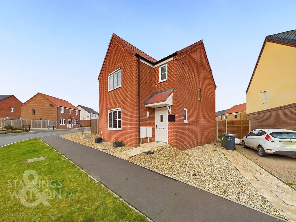 3 bed detached house for sale in Harrier Way, Diss IP22, £315,000